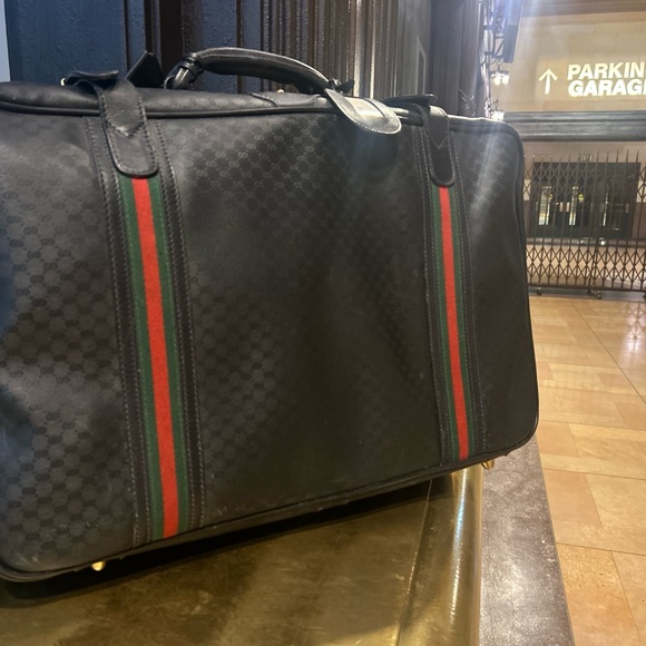 Gucci luxury Checkered Suitcase - Picture 4 of 16